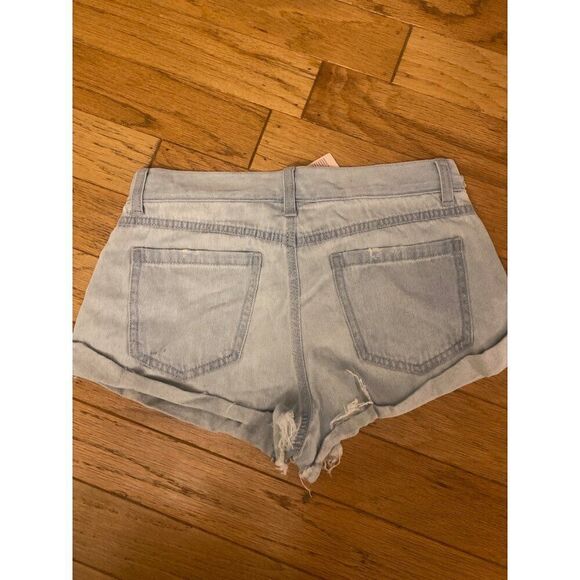 NWT Sincerely Jules The Baggy Short junior light wash distressed shorts sz 3/26 - Picture 4 of 8